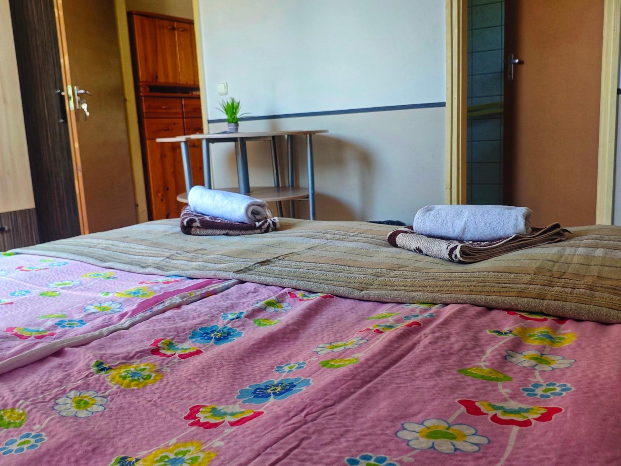 Illes Vendeghaz Hotel เคสเท ภายนอก รูปภาพ