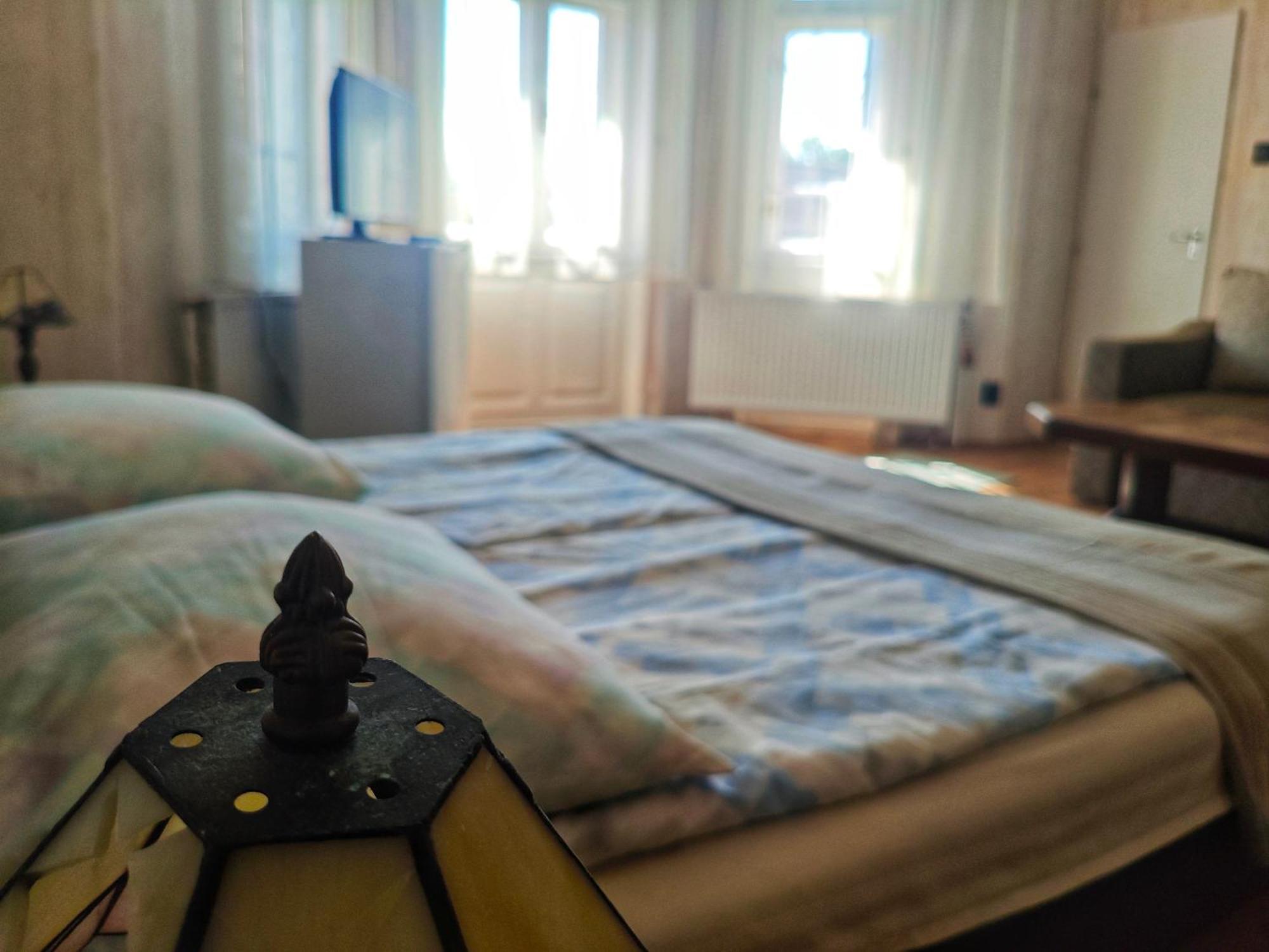 Illes Vendeghaz Hotel เคสเท ภายนอก รูปภาพ