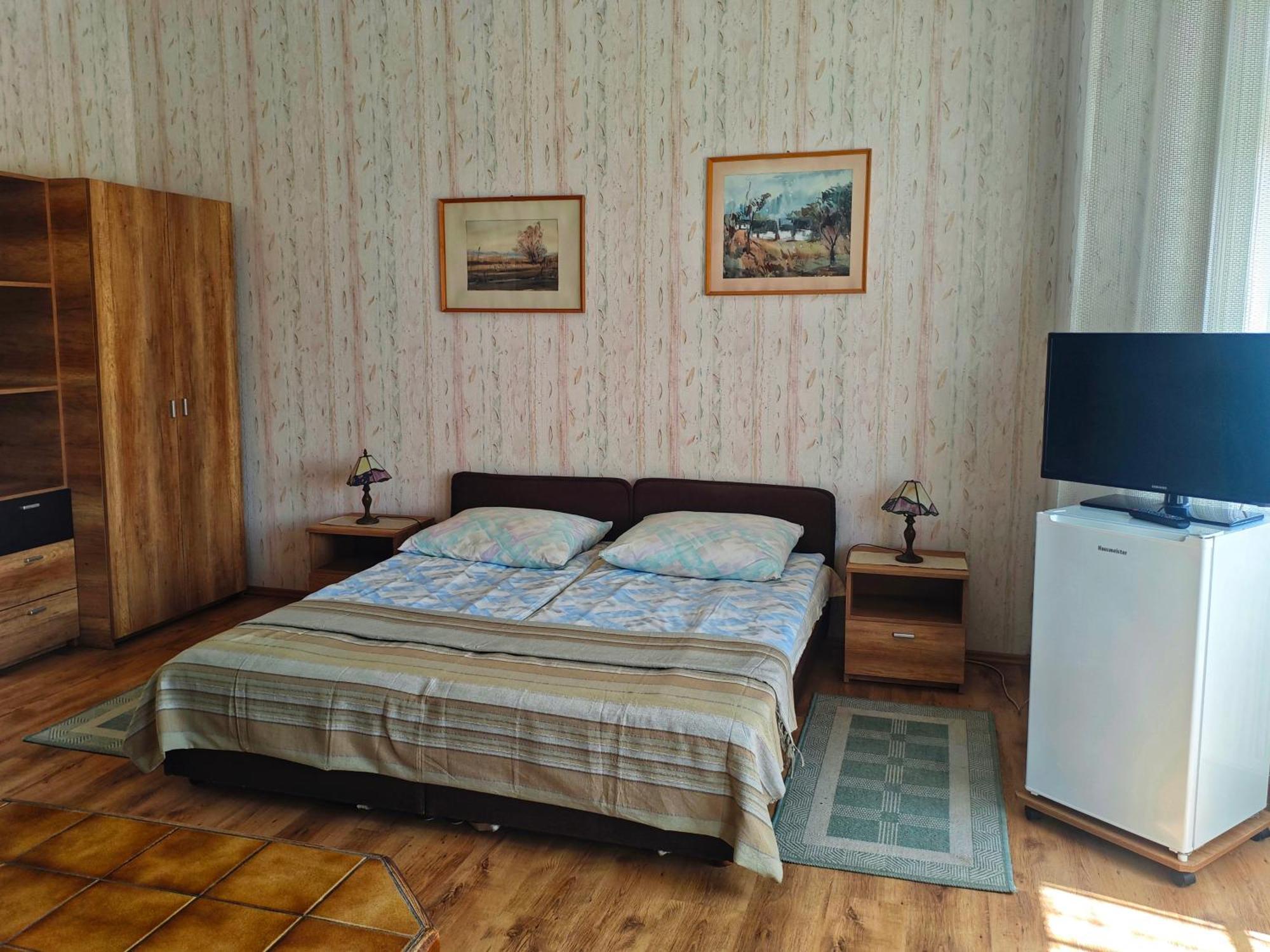 Illes Vendeghaz Hotel เคสเท ภายนอก รูปภาพ