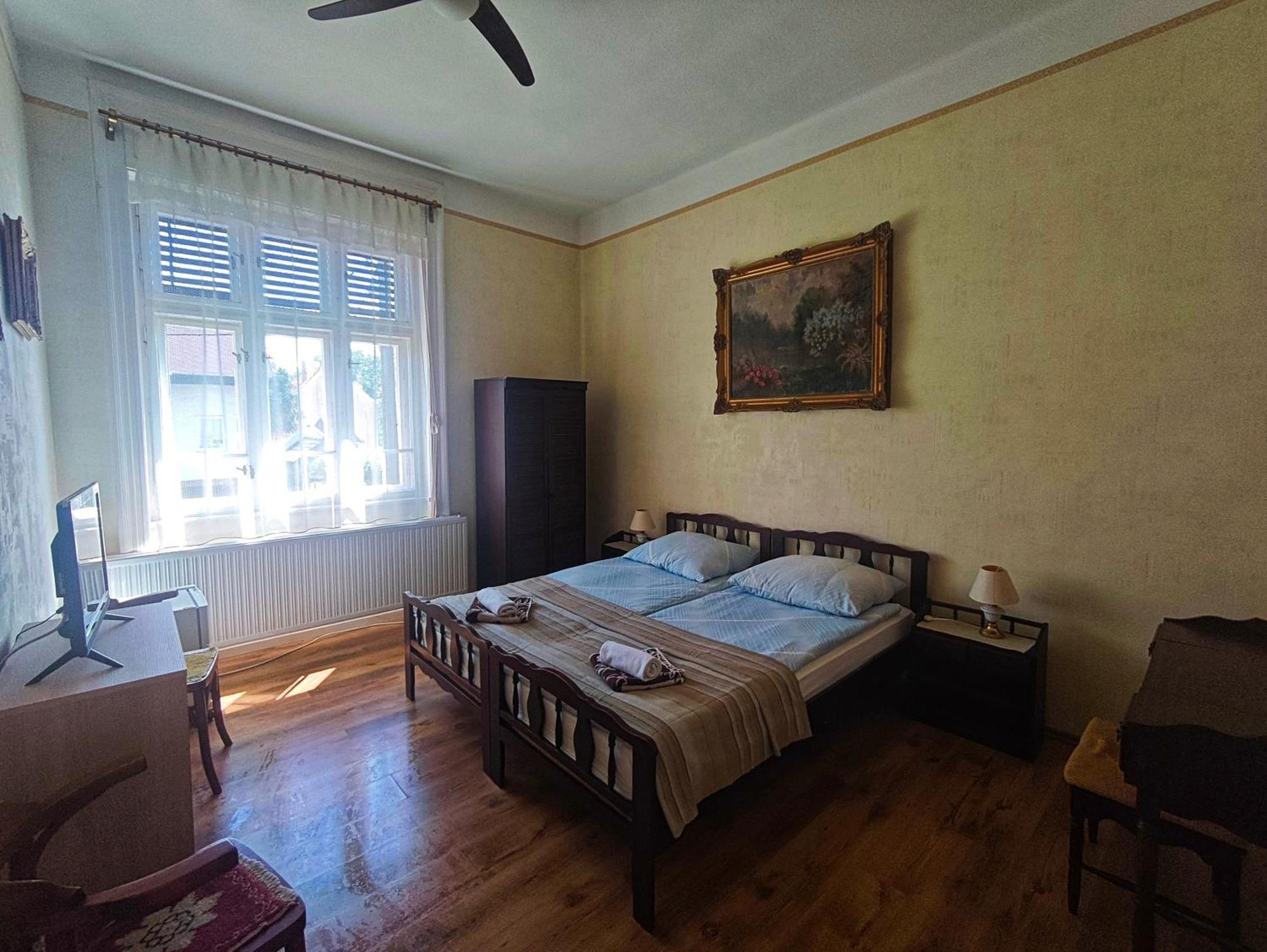 Illes Vendeghaz Hotel เคสเท ภายนอก รูปภาพ
