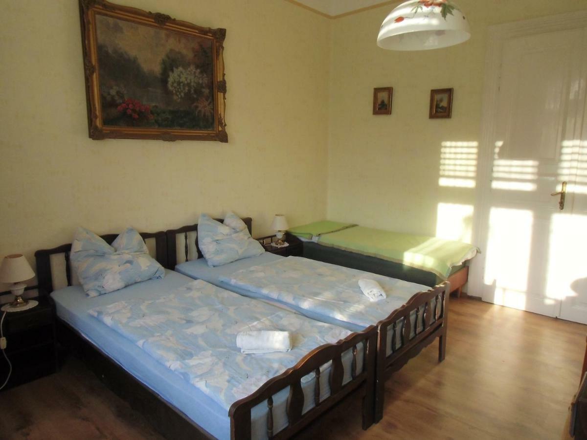 Illes Vendeghaz Hotel เคสเท ภายนอก รูปภาพ