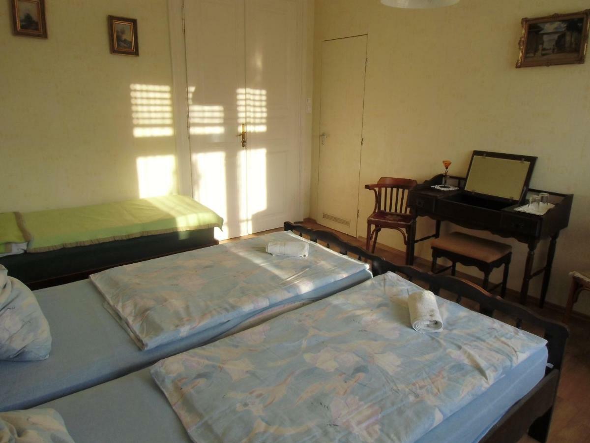 Illes Vendeghaz Hotel เคสเท ภายนอก รูปภาพ